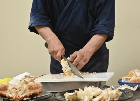 タラバ蟹のフルコースパフォーマンスの写真